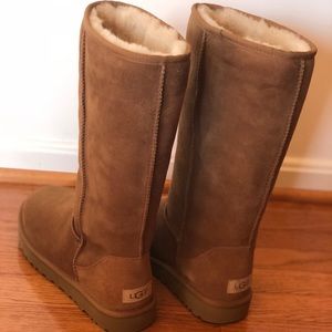 BRAND NEW Women’s UGG Classic Tall II (Chestnut)